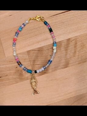 Gold Fish Charm Beaded Bracelet - Multicolor